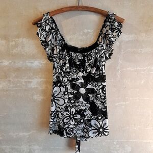 506a. black & white vintage Trixxi floral ruffle sleeveless y2k babydoll top, M